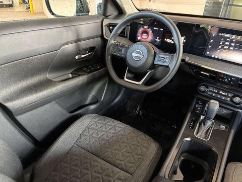 Used 2026 Nissan Kicks SV w/ Cold Weather Package FWD image 33