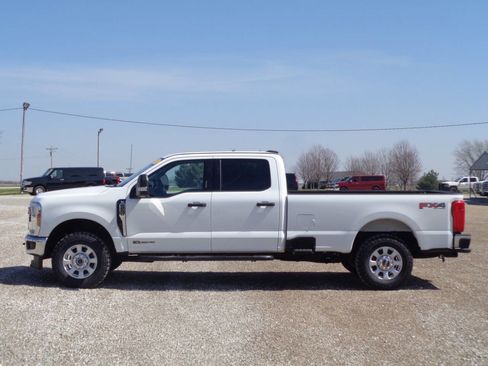 Used 2024 Ford F250 XLT w/ FX4 Off-Road Package image 2