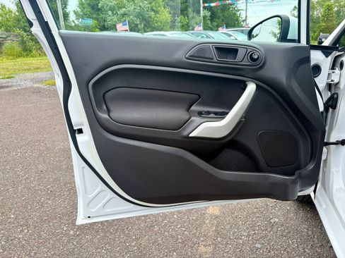 Used 2013 Ford Fiesta SE FWD image 11