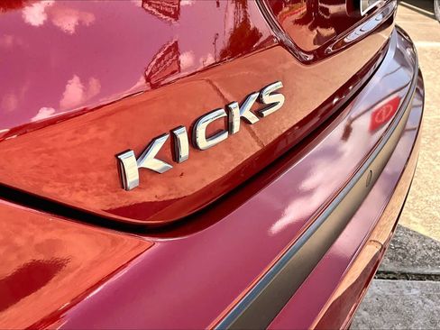 Certified 2024 Nissan Kicks SR w/ SR Premium Package FWD image 31