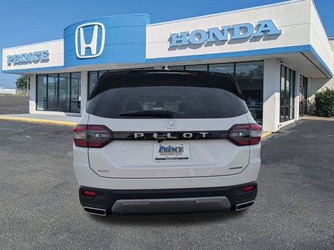 New 2026 Honda Pilot Touring image 5