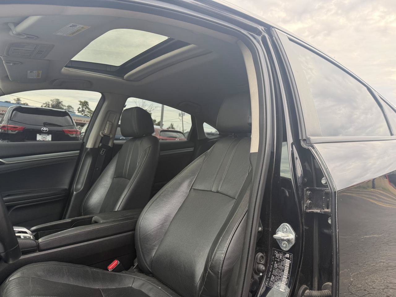 Used 2018 Honda Civic EX-L image 9