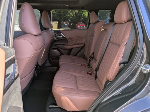 New 2025 Mitsubishi Outlander SEL image 13