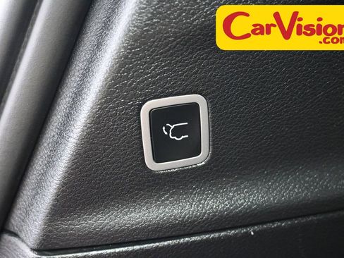 Used 2025 Chrysler Pacifica Limited image 15