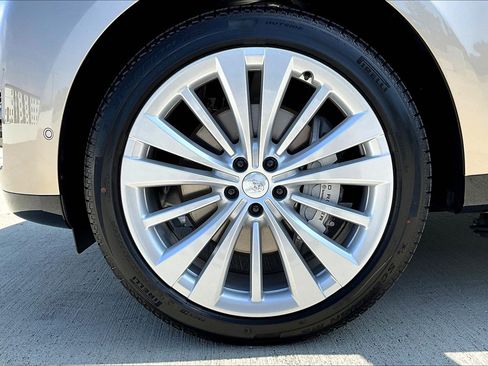 New 2025 Land Rover Range Rover SE image 12