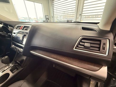 Used 2017 Subaru Outback 3.6R Limited image 18