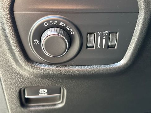 Used 2023 Jeep Grand Cherokee L Laredo image 25