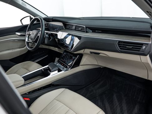 Certified 2024 Audi Q8 e-tron Premium Plus w/ Premium Plus Package AWD/4WD image 12