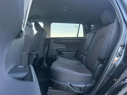 Used 2020 Toyota Highlander LE image 13