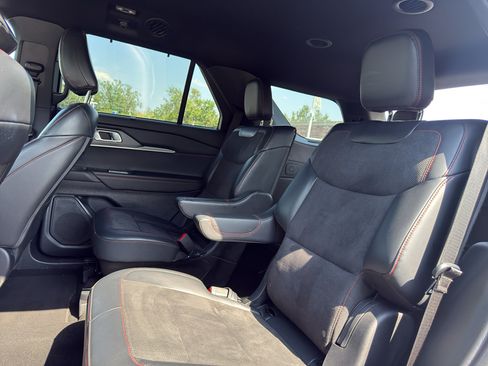Used 2025 Ford Explorer ST RWD image 17