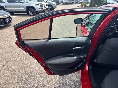 Used 2020 Toyota Corolla LE FWD image 38