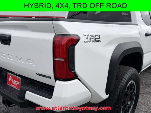 Used 2025 Toyota Tacoma TRD Off-Road AWD/4WD image 9