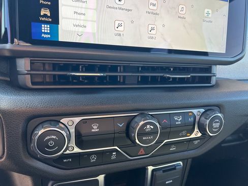 Certified 2024 Jeep Gladiator Sport image 38