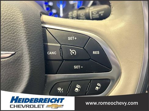 Used 2021 Chrysler Pacifica Limited w/ Uconnect Theater Family Group image 20