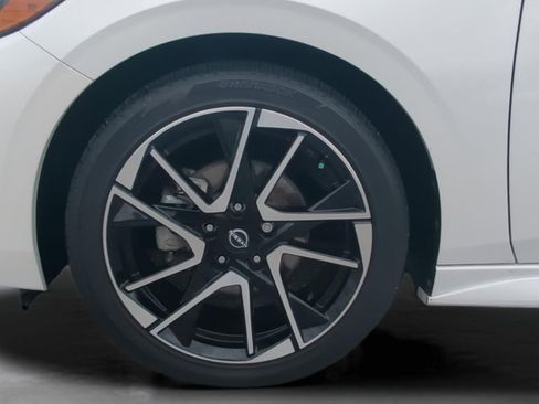 Certified 2024 Nissan Sentra SR FWD image 10