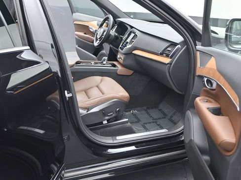 Used 2024 Volvo XC90 B6 Plus AWD/4WD image 14