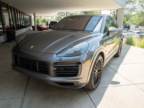 Used 2022 Porsche Cayenne GTS AWD/4WD image 3