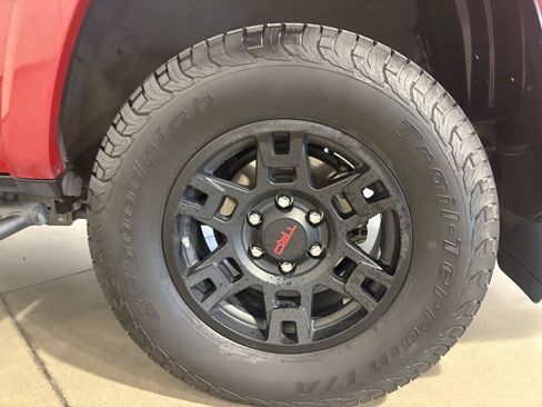 Used 2017 Toyota 4Runner SR5 AWD/4WD image 52