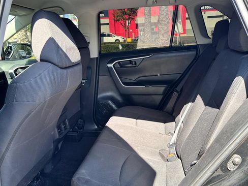 Used 2019 Toyota RAV4 LE w/ Carpet Mat Package AWD/4WD image 5