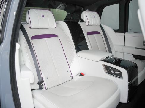 Used 2022 Rolls-Royce Cullinan w/ Dark Exterior Package AWD/4WD image 42