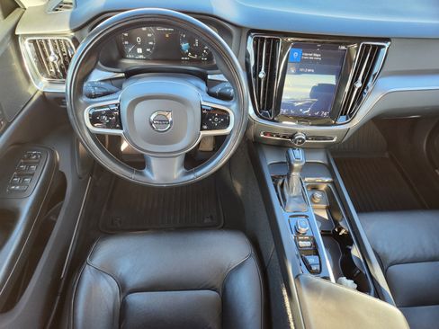 Used 2020 Volvo S60 T6 Momentum image 11