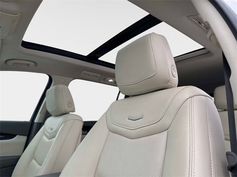 Used 2020 Cadillac XT6 Premium Luxury image 19