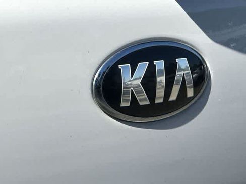 Used 2016 Kia Soul + FWD image 16