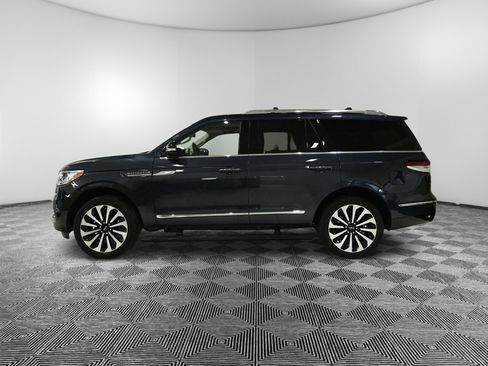 Used 2024 Lincoln Navigator Reserve image 2