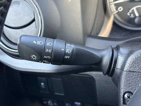 Used 2022 Toyota Tacoma TRD Sport image 9