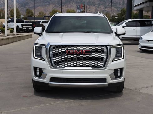 Used 2022 GMC Yukon Denali w/ Denali Ultimate Package AWD/4WD image 9