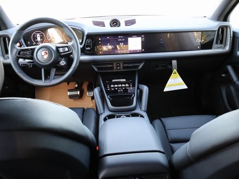 New 2026 Porsche Cayenne S image 20