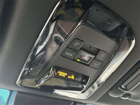 Used 2024 Toyota Venza Limited image 27