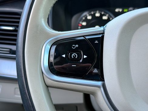 Used 2022 Volvo XC90 T5 Momentum w/ Climate Package image 40