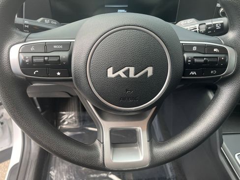 Used 2025 Kia Sportage LX FWD image 27