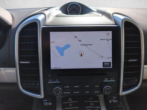 Used 2017 Porsche Cayenne S image 13