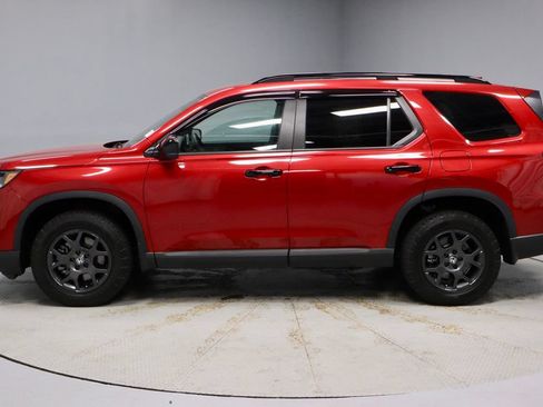 Used 2025 Honda Pilot TrailSport image 9