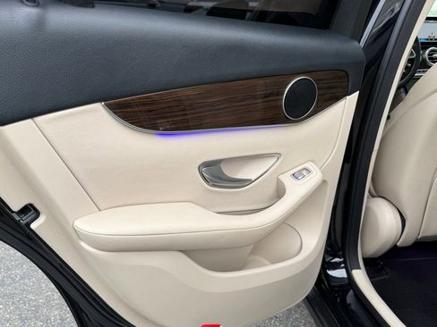 Used 2020 Mercedes-Benz GLC 300 GLC 300 w/ Parking Assistance Package image 24