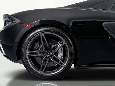 Used 2019 McLaren 570S Spider image 9