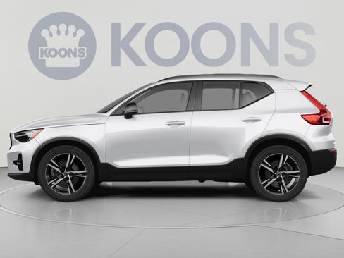 New 2026 Volvo XC40 B5 Core AWD/4WD image 2