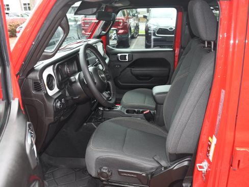 Used 2025 Jeep Gladiator Sport AWD/4WD image 7
