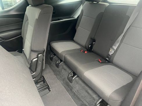 Used 2023 Chevrolet Traverse LT AWD/4WD image 19