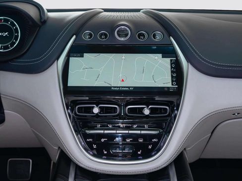 Used 2023 Aston Martin DBX AWD/4WD image 32
