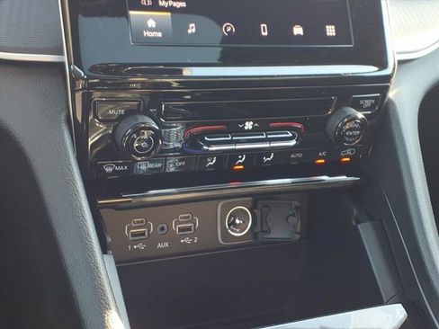 New 2025 Jeep Grand Cherokee 4WD image 9