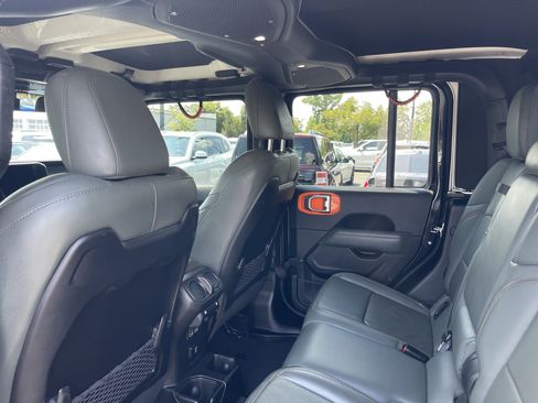 Used 2024 Jeep Gladiator Mojave AWD/4WD image 23