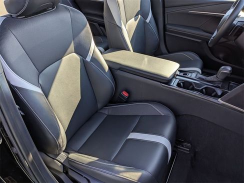 Used 2025 Toyota Camry SE image 37