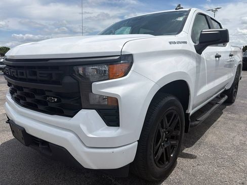 Used 2023 Chevrolet Silverado 1500 Custom AWD/4WD image 2