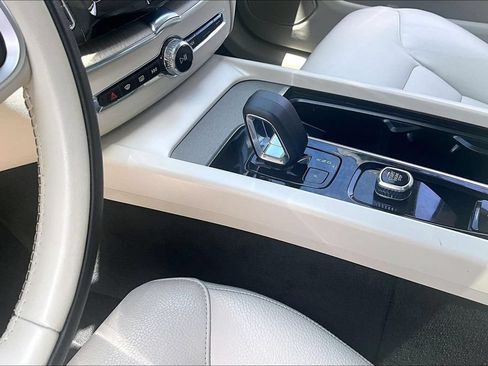 Certified 2024 Volvo XC60 B5 Plus w/ Protection Package Premier AWD/4WD image 19