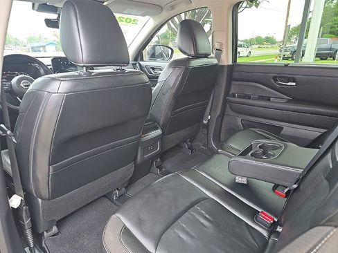 Used 2023 Nissan Pathfinder SL w/ Lighting Package (N92) FWD image 28