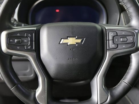 Used 2023 Chevrolet Suburban Premier image 5