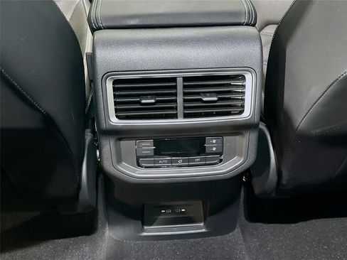 Used 2024 Volkswagen Atlas SE AWD/4WD image 20